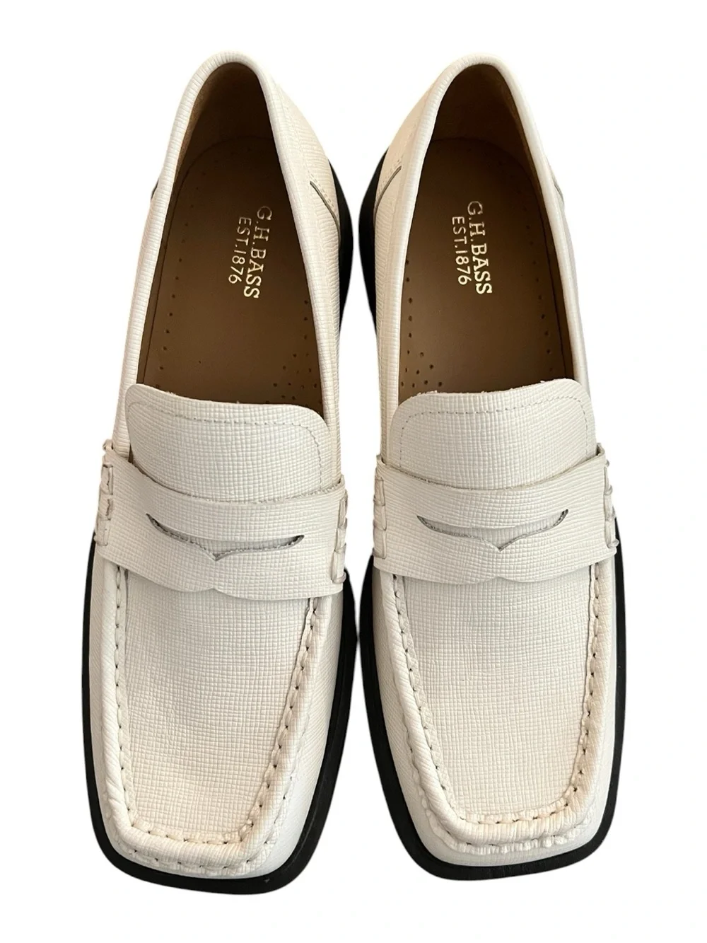 G.H. Bass Whitney Weejuns Penny Loafers Cream Textured Leather NWOB Women’s 8.5